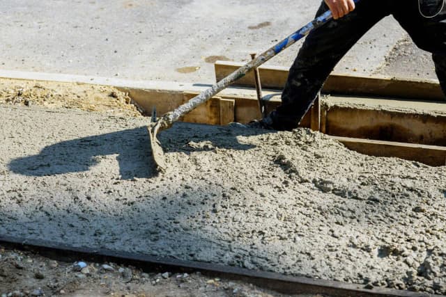 Ile kruszywa na m3 betonu? Poznaj dokładne proporcje i klasy