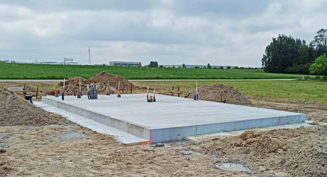 Jaki żwir pod płytę fundamentową, aby uniknąć problemów z fundamentami?