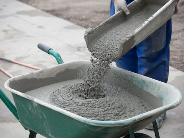 Piasek czy żwir do wylewki - wybierz najlepszy materiał dla trwałości